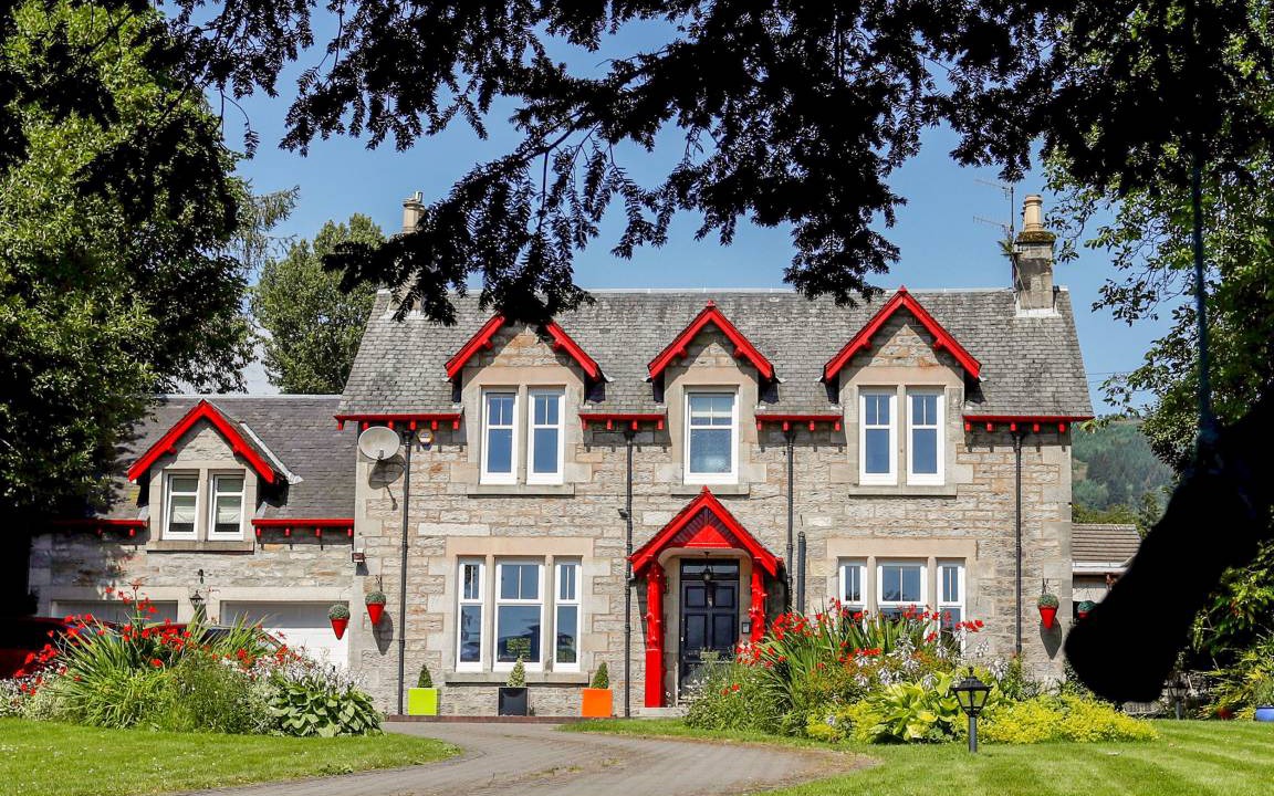 Pitlochry Cottage | Cabin ∙ 7 bedrooms ∙ 14 guests