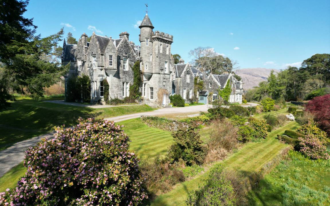 Benderloch Cottage | Cabin ∙ 9 bedrooms ∙ 18 guests