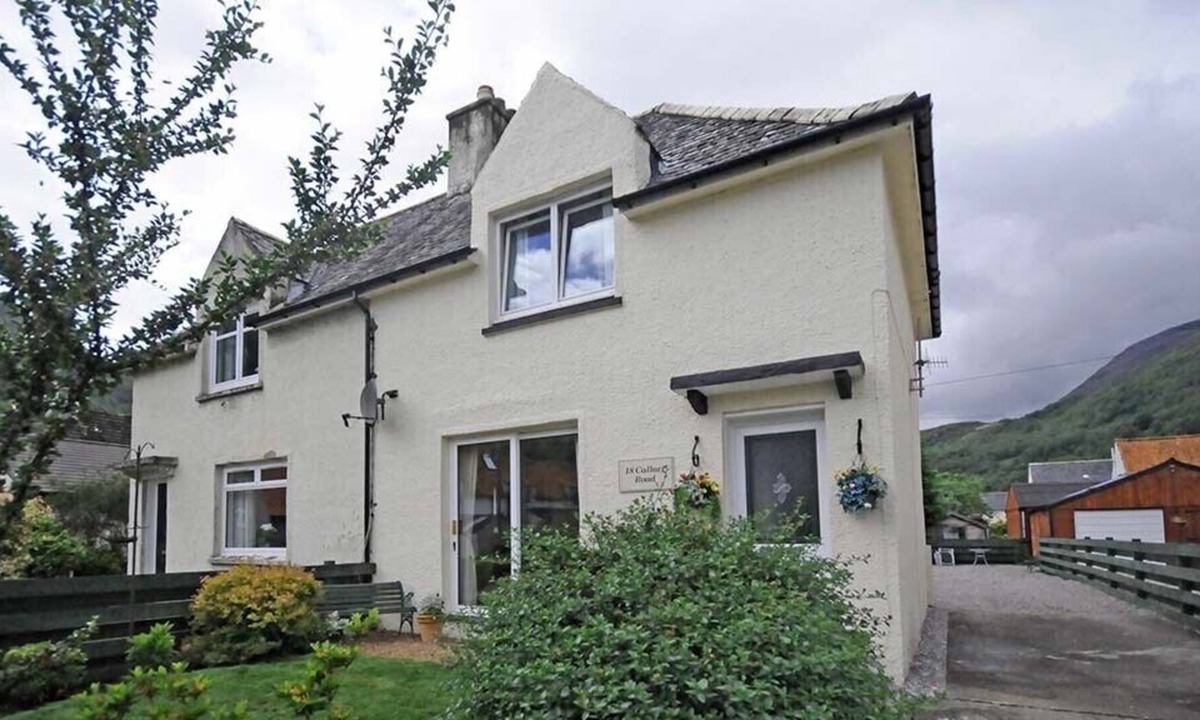Kinlochleven House | Callart Green - semi detached house with garden near Glencoe & Fort William