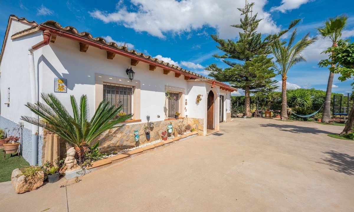 Llubi Villa | Can Pintat (llubÍ) - Villa With Private Pool