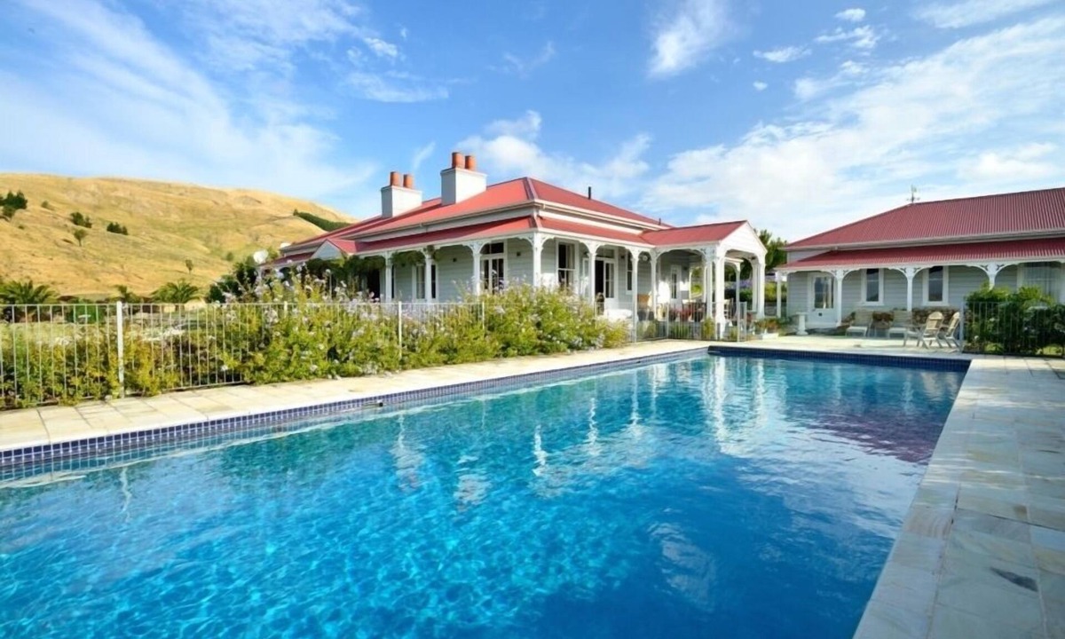 Waimarama Villa | Cape South Homestead - Character Homestead in a beautiful country setting