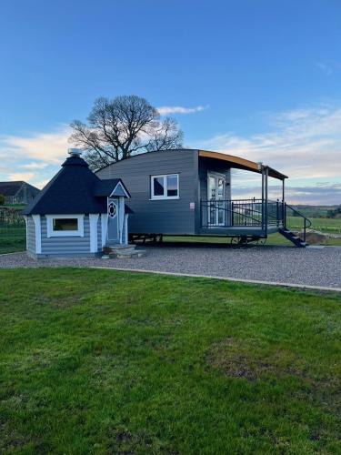 Lochgelly House | Capledrae Farmstay Shepherds Huts