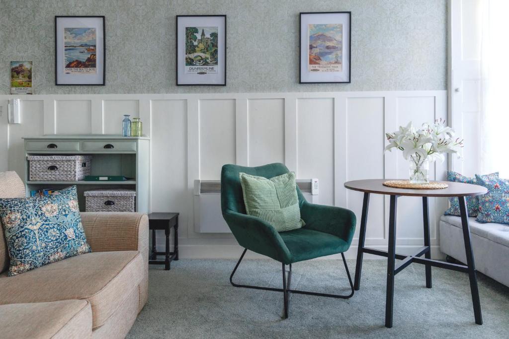 Dunfermline Apartment | Carvetii - Meg's Studio - 1st Floor, Dunfermline City Centre