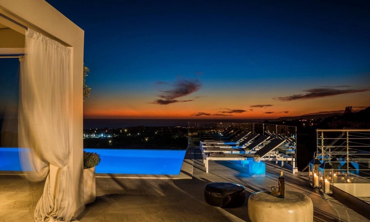 Sarlata Villa | Casa Laura - Sky Lounge Villas