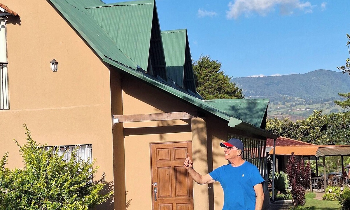 Roble House | Casa Luna is your best option near Poás volcano!