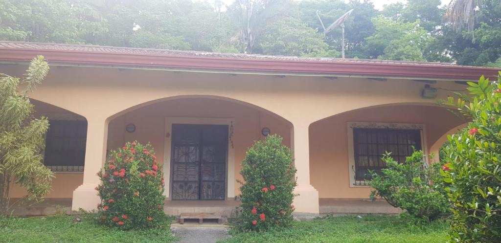 Puerto Carrillo House | Casa Mora