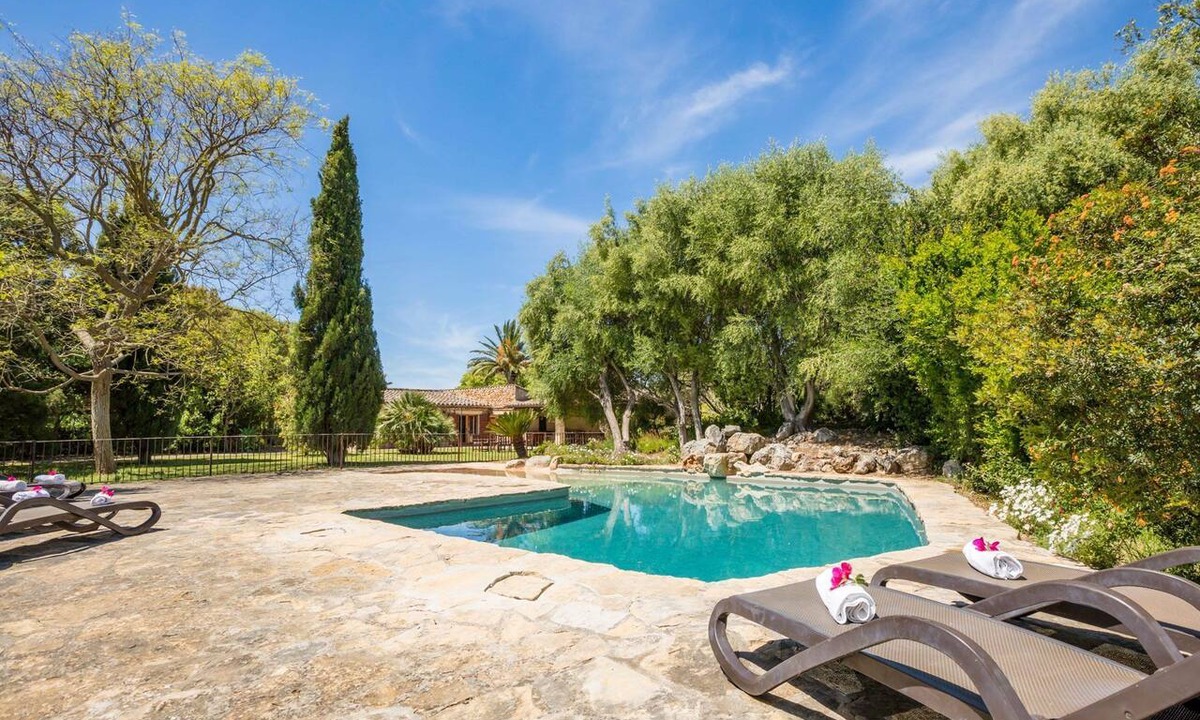 Buger Villa | Casa Rafal - Three Bedroom Villa, Sleeps 6