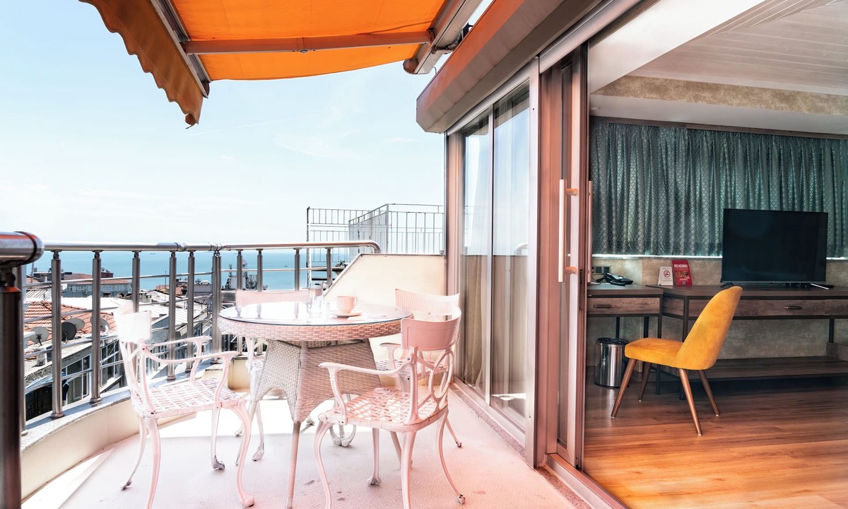 Emin Sinan Hotel | Castle Franco Suites