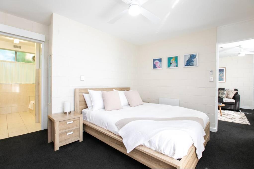 Launceston CBD Apartment | CBD apartment by the park. WiFi and Parking