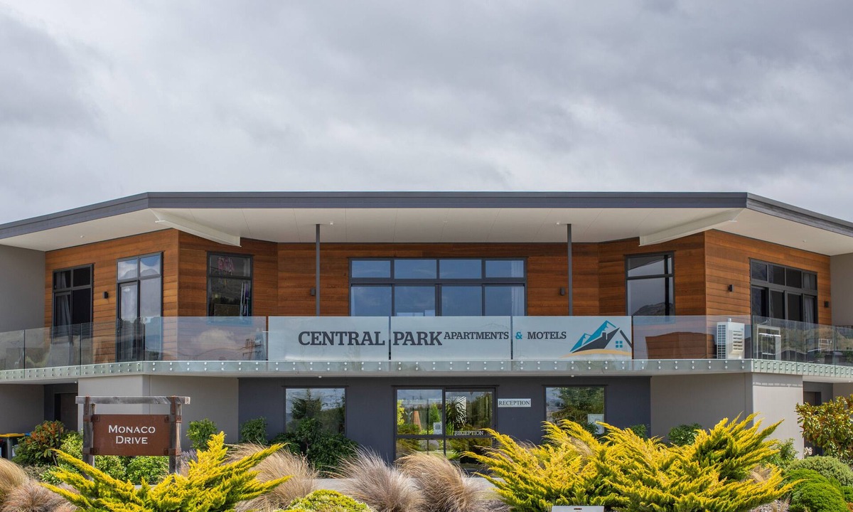 Lowburn Apartment | Central Park Apartments
