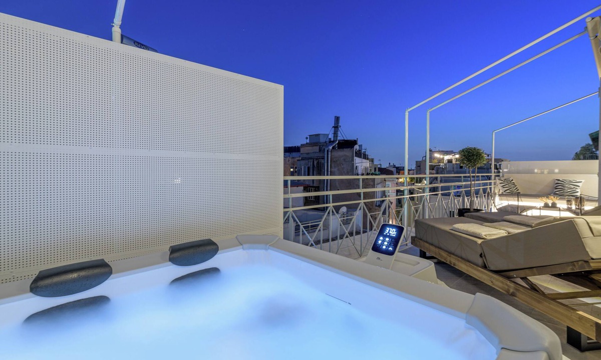 Athens City Centre Apartment | Central Sunny Loft with Plunge Pool