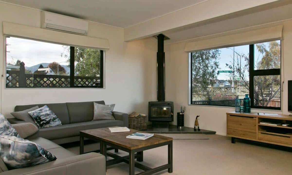 Taupo House | Central With Mountain Views!