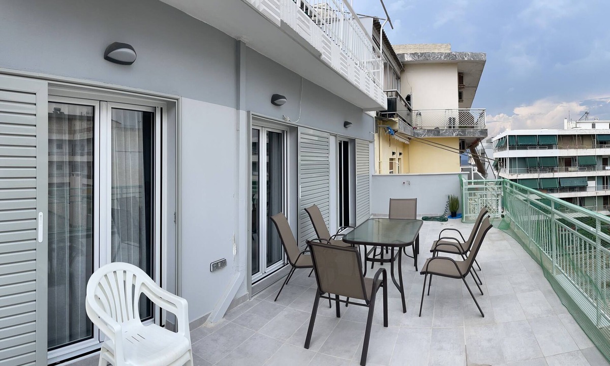 Loutraki Apartment | Centrally located full floor apartment 2 blocks to the beach newly renovated