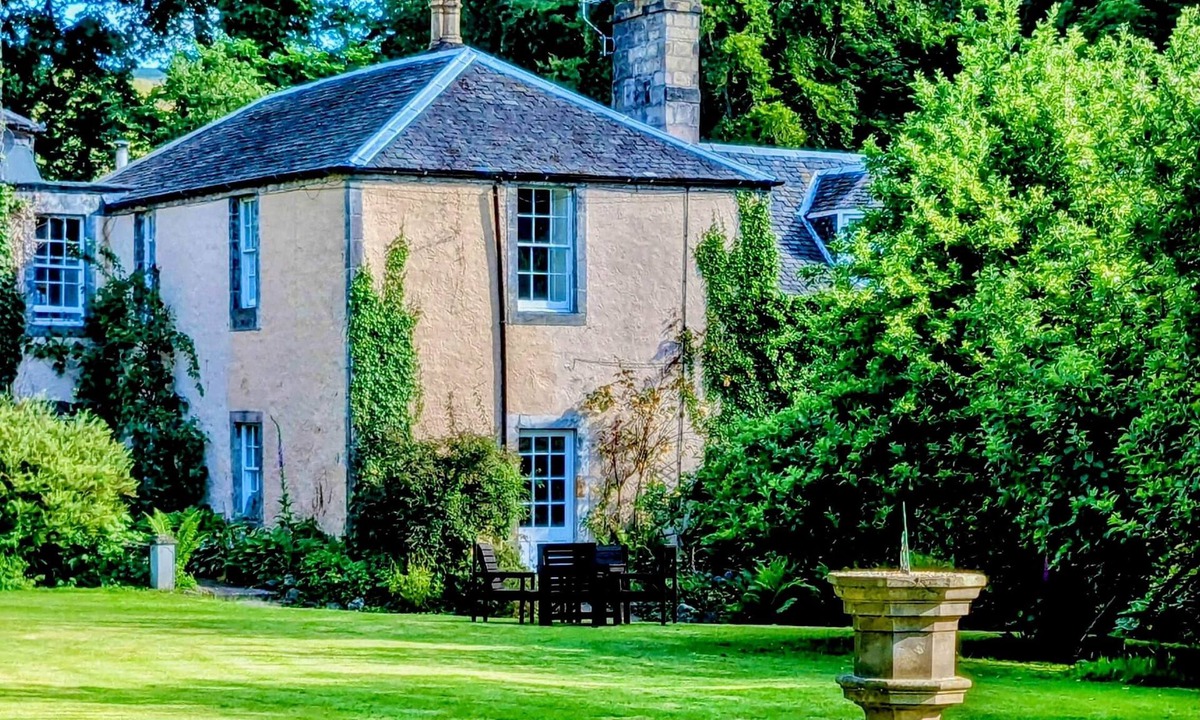Tillicoultry House | Charming 1700s Country Cottage on a Private Estate