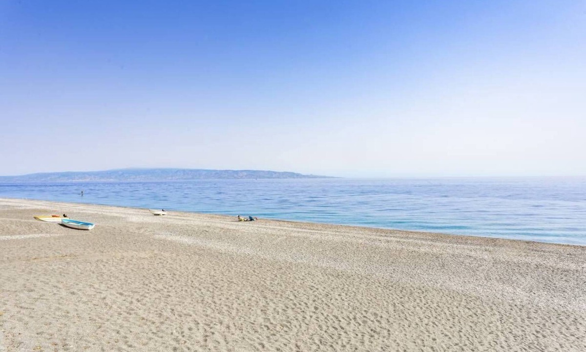 Roccalumera House | Charming 2-bedroom house in fabulous Roccalumera with AC