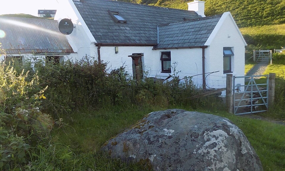 Aird of Sleat Cottage | Charming 3-bedroom cottage in Aird of Sleat with ocean-view and WiFi