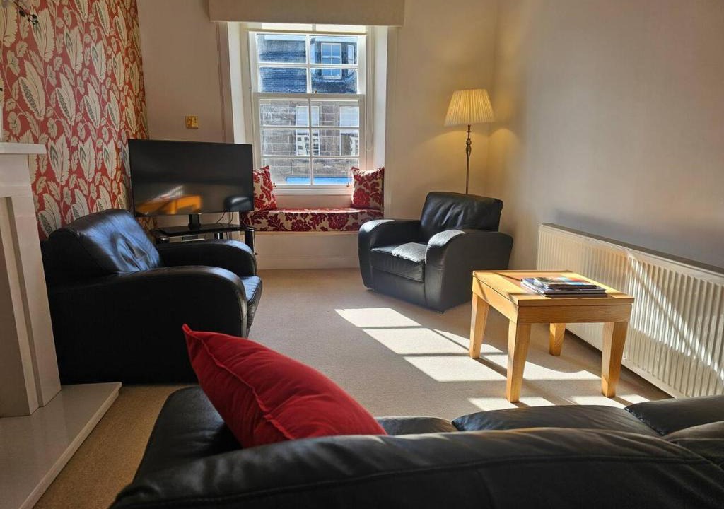 Biggar Apartment | Charming Biggar High Street Retreat - 2 Bedrooms