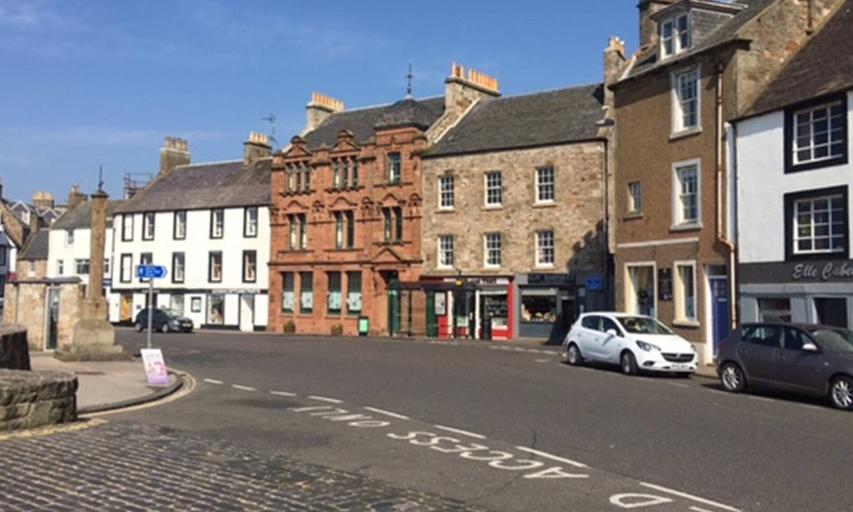 Anstruther Apartment | Charming Flat with Harbor View in Picturesque Fishing Village.