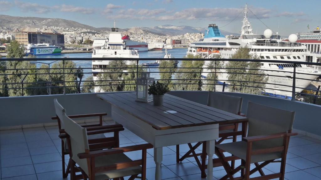 Piraeus Apartment | Chic style 2 bedroom apartment, great views of Piraeus cruise port