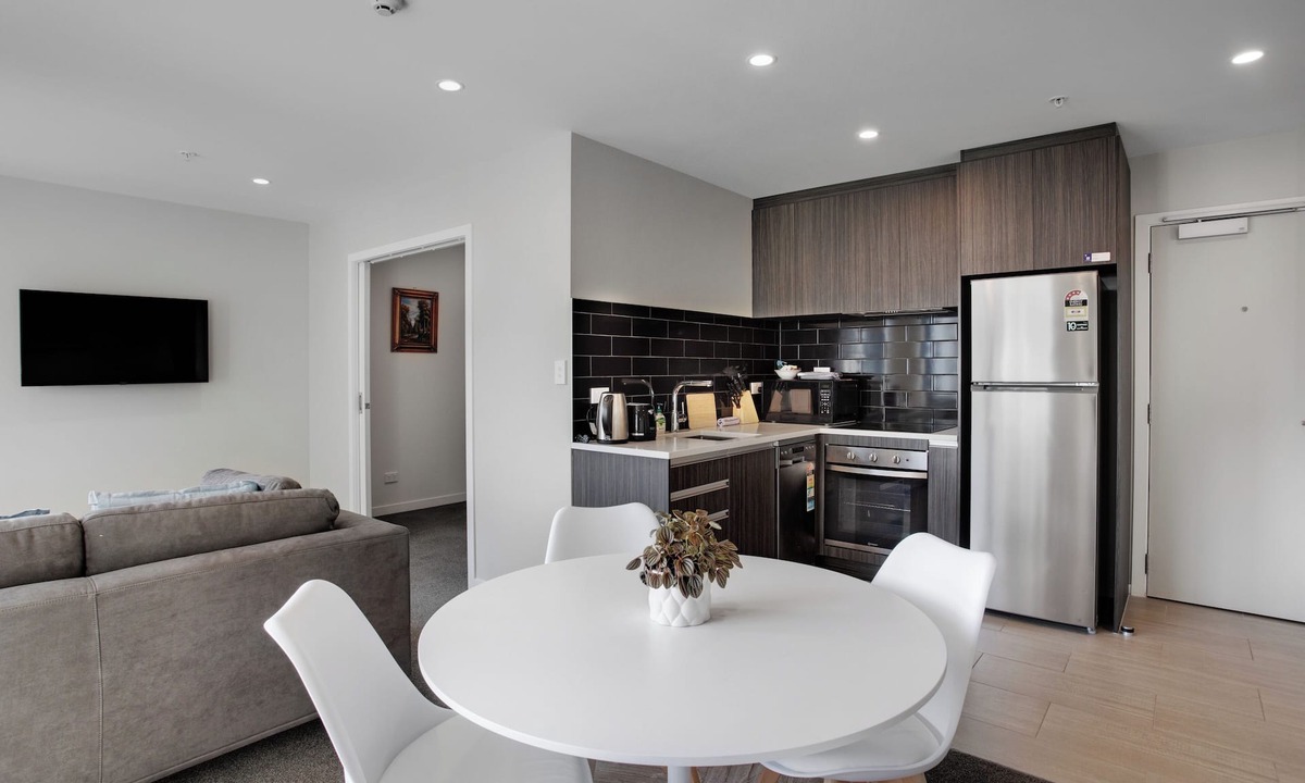 Newton Apartment | City Skyline Apartment near Myers Park
