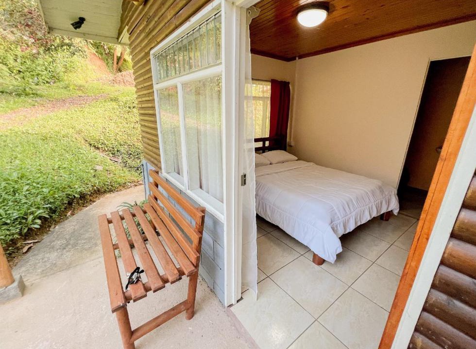Canton Desamparados Cabin | Colibrí