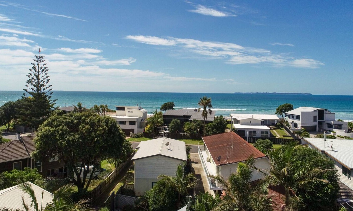 Papamoa Beach Apartment | Comfortable beach apartment, close to the water