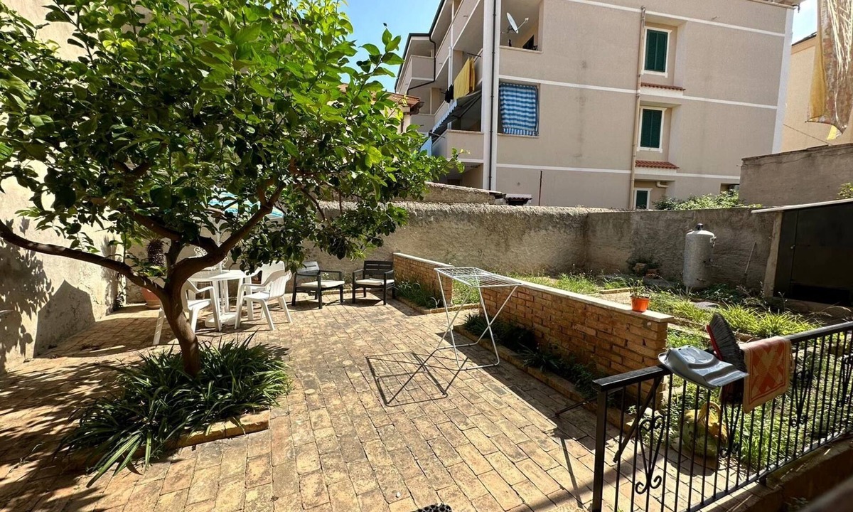 Tropea Apartment | Comfortable, spacious apartment complete with garden in the center of Tropea.