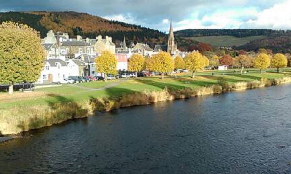 Peebles Apartment | Comfortable town pad with a river view