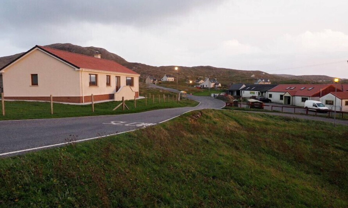 Eriskay Cottage | CONAN MARA, pet friendly, with open fire in Eriskay, South Uist