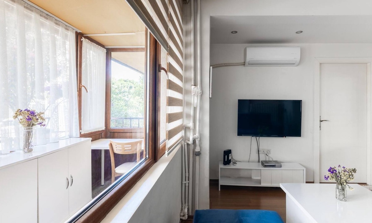 Maltepe Apartment | Convenient Flat 15 min to Bagdat Avenue