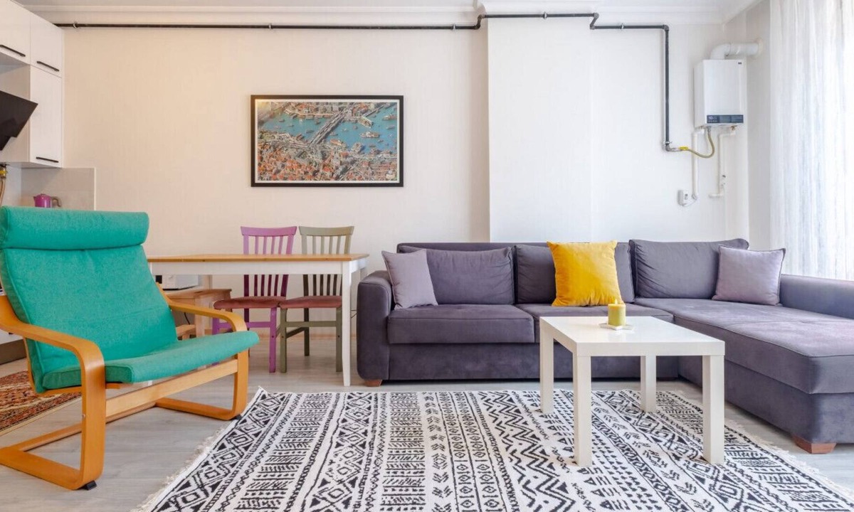Maltepe Apartment | Convenient Flat 5 min to Metro 10 min to Coast