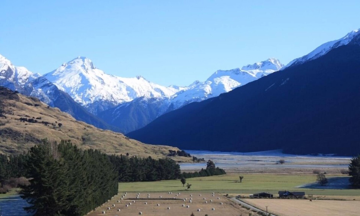 Makarora Ski Chalet | Cosy barn with spectacular mountain views