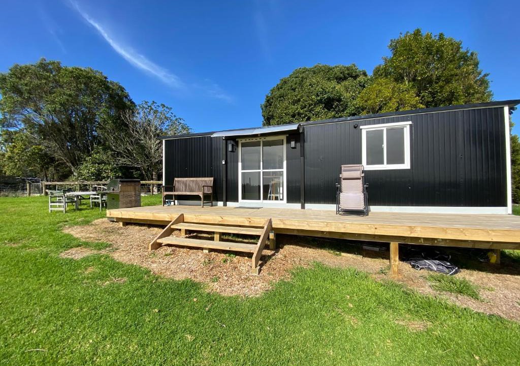 Pukekohe House | Cosy cabin to stay even better than Glamping