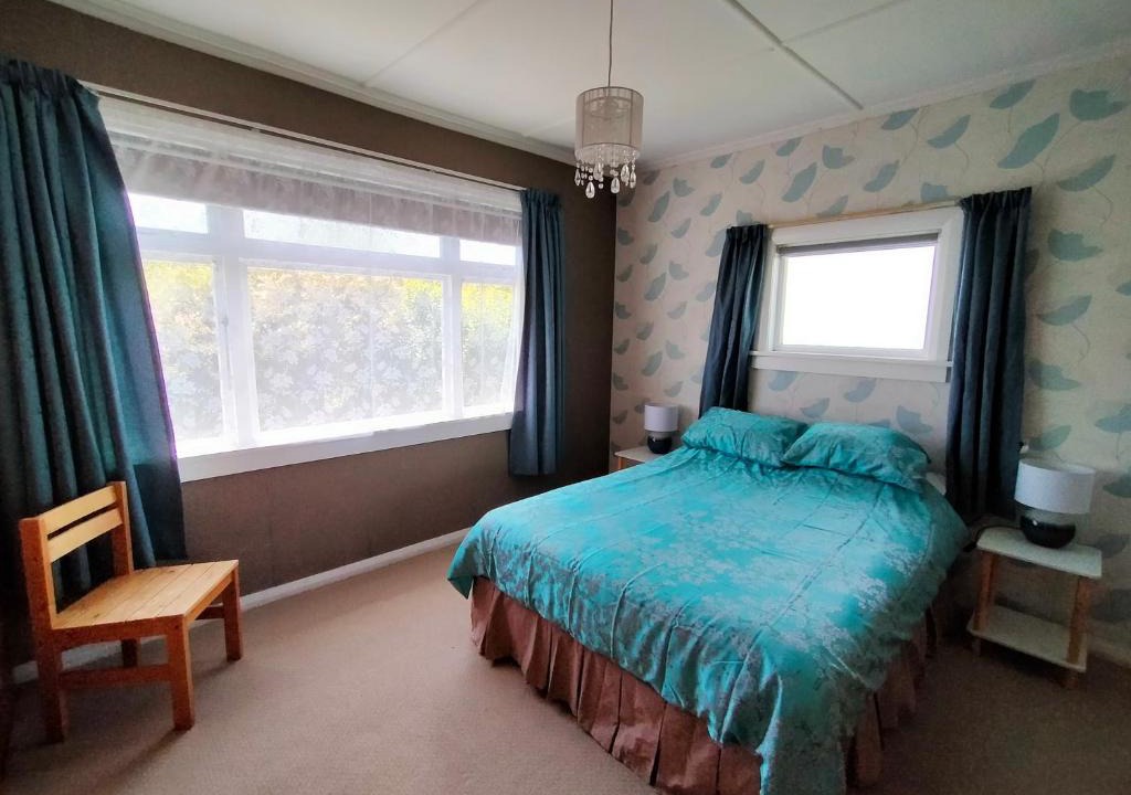 Otaki Beach House | Cosy Kiwi bach Kid and Pet friendly Beach house