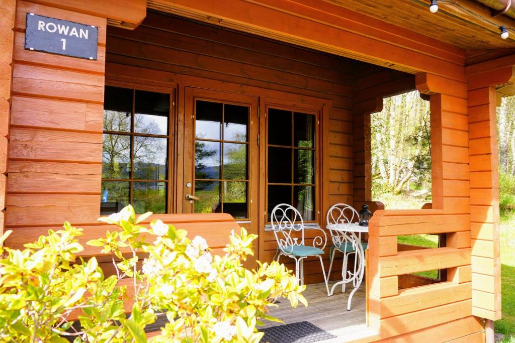 Killin Cabin | Cosy Rowan woodland lodge no1