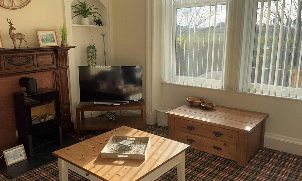 Powfoot House | Cosy & spacious terraced house. Family & dog friendly