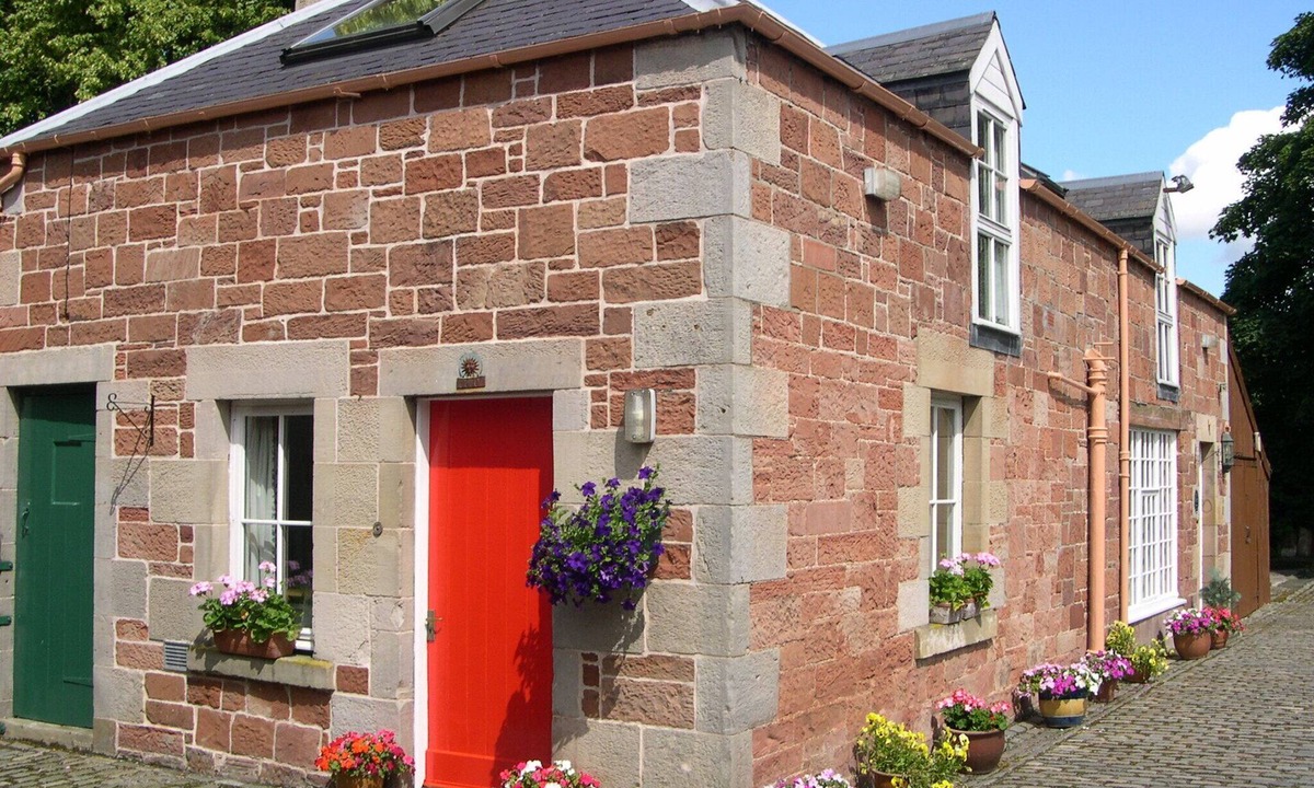 Melrose Cottage | Cottage Located In A Stunning South Facing Two Acre Private Garden Setting