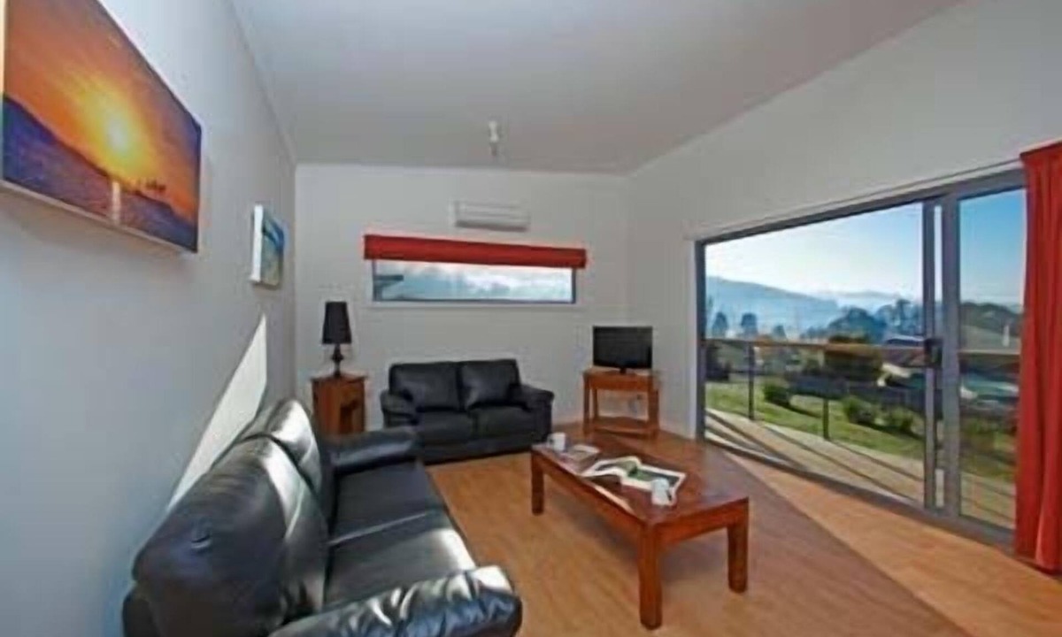 Dover Apartment | Cottage on Chapman, beautiful Bay Views