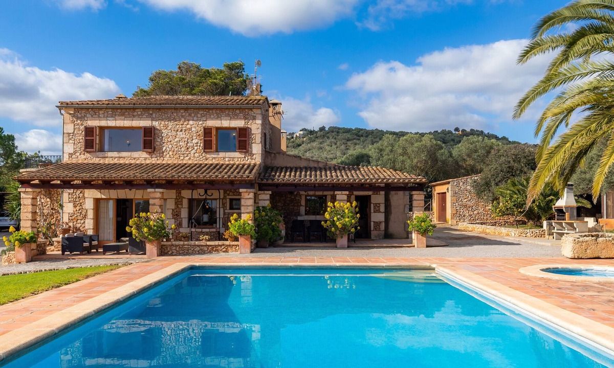 Sant Llorenc des Cardassar Villa | Country Home Can Bosco with Pool, Wi-Fi, A/C, Garden & Terrace