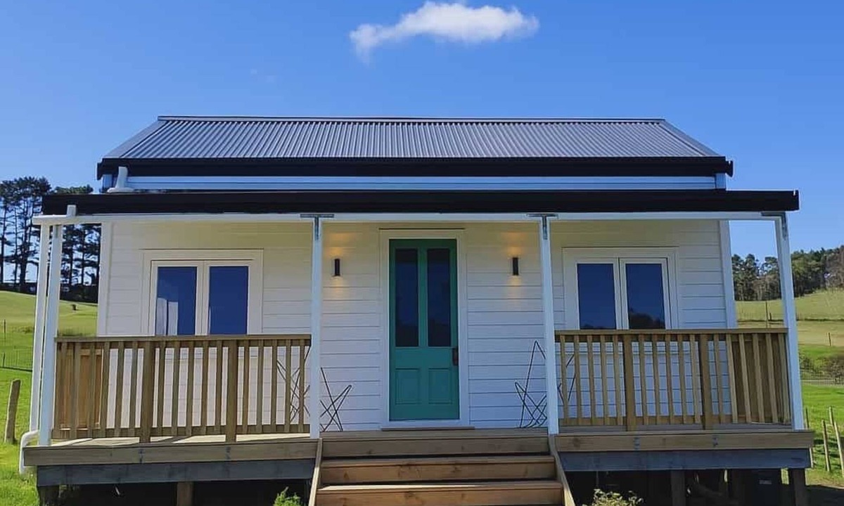 Muriwai Cottage | Country Cottage Near the Sea
