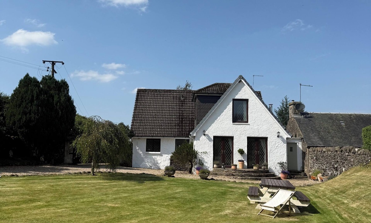 Glasgow House | Countryside Farmhouse - Glasgow - Sleeps 6
