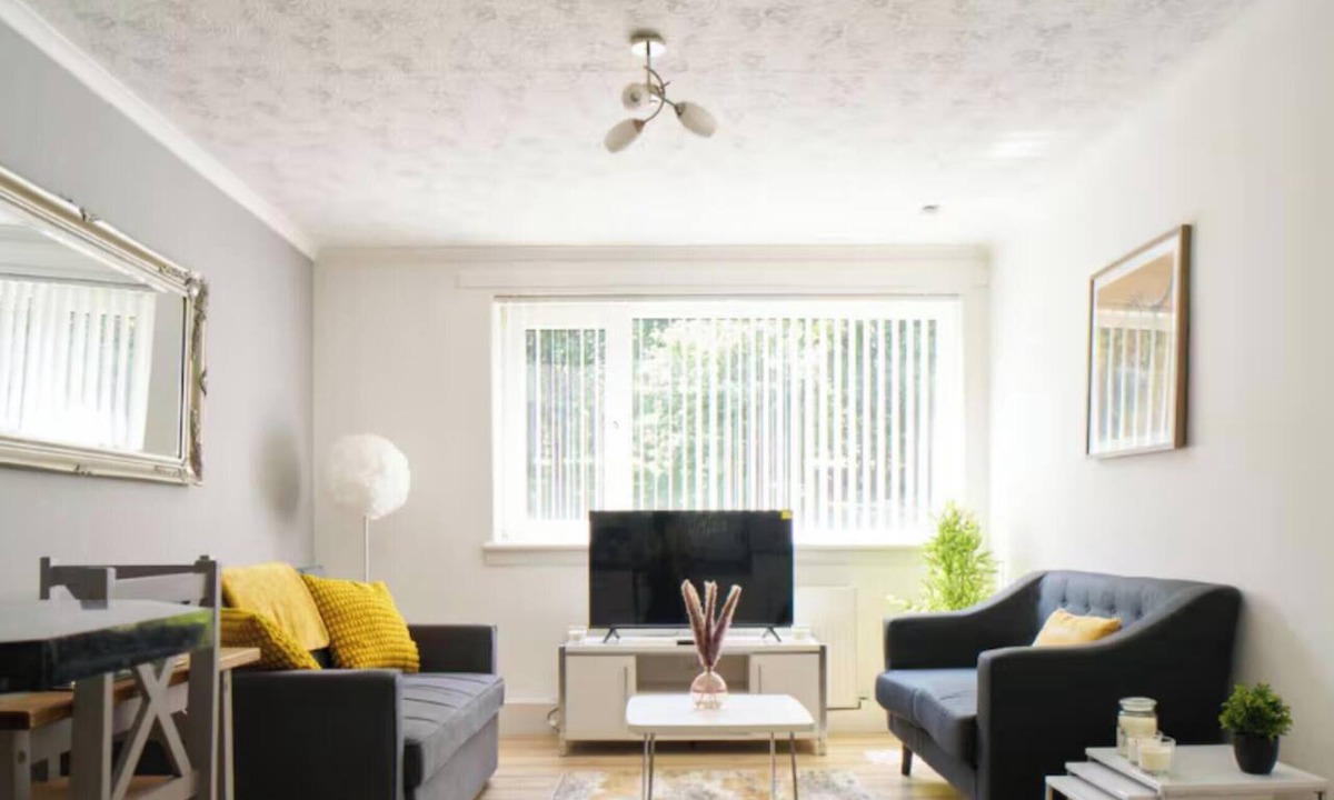 Glasgow Apartment | Cozy 1BR Glasgow Stay | 2 Beds | Great Location
