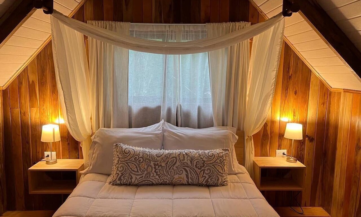 Monteverde Ski Chalet | Cozy 2-bedroom chalet in welcoming Monteverde with WiFi