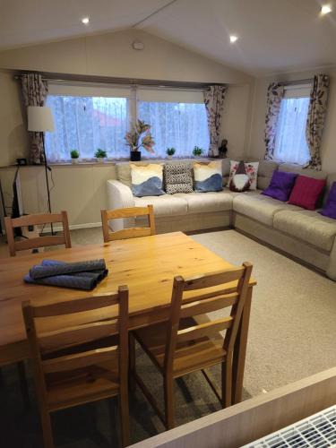 Prestonpans House | Cozy Caravan Near Edinburgh