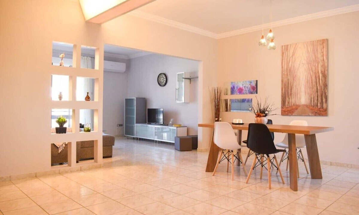 Kalamata House | Cozy flat on the main square, 10min to the sea