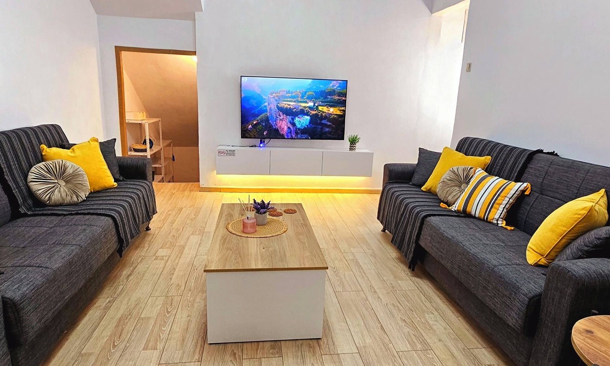 Petroupoli House | CozyPolis - Wonderful 2-bedroom house with AC, WiFi in beautiful Petroupoli
