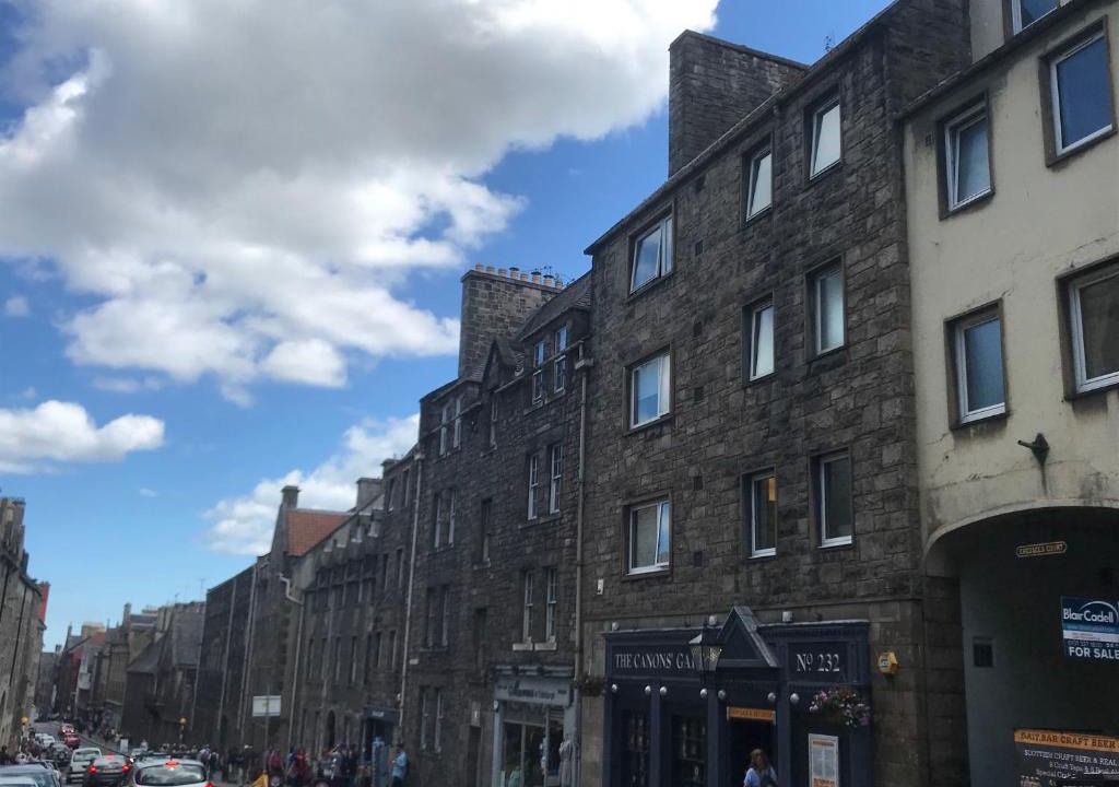 Old Town Apartment | Crags View Apartment On The Royal Mile