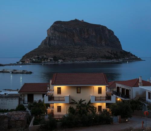 Monemvasia House | Cyrenia Guesthouse