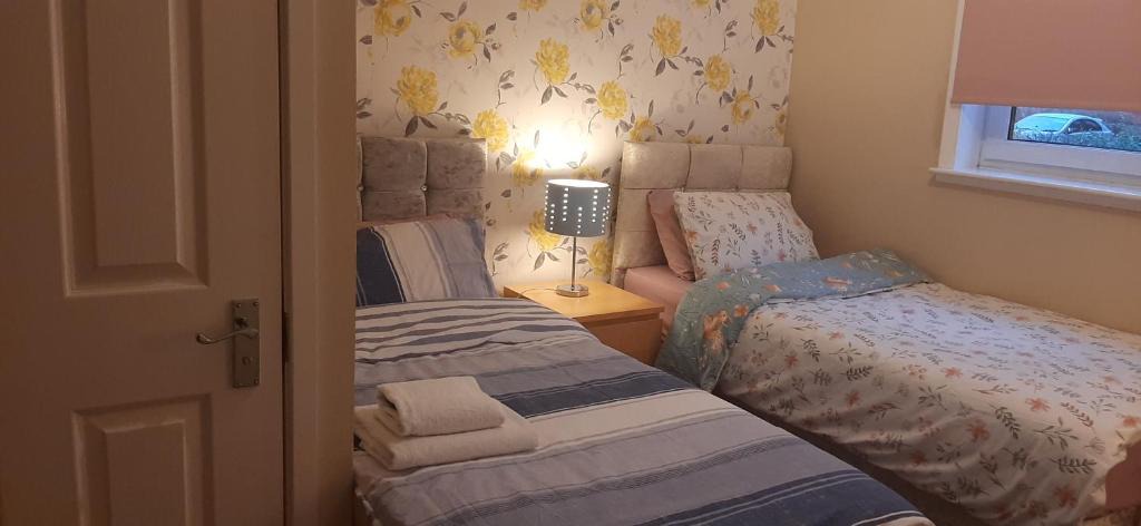Glasgow Westend House | Delightful home stay - Double ensuiteroom.