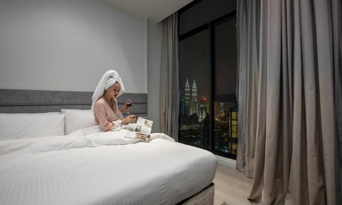 Malaysian Police Training Centre Apartment | Deluxe King Suite with Twin Tower View 25